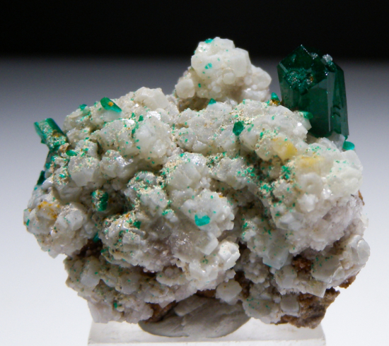 Willemite and Dioptase from Gotala, near Mindouli, Pool Dept., Rep. of Congo [db_pics/pics/fm500a.jpg]