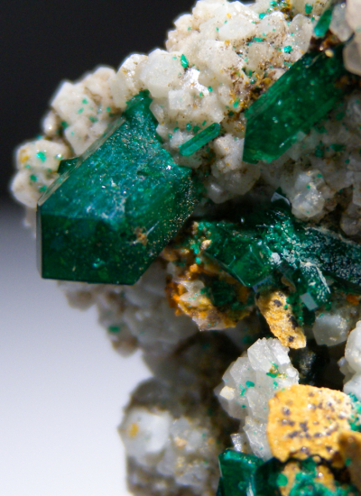 Willemite and Dioptase from Gotala, near Mindouli, Pool Dept., Rep. of Congo [db_pics/pics/fm504f.jpg]