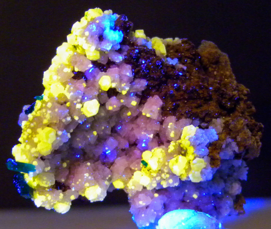 Willemite and Dioptase from Gotala, near Mindouli, Pool Dept., Rep. of Congo [db_pics/pics/fm504z.jpg]