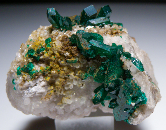 Willemite and Dioptase from Gotala, near Mindouli, Pool Dept., Rep. of Congo [db_pics/pics/fm507a.jpg]