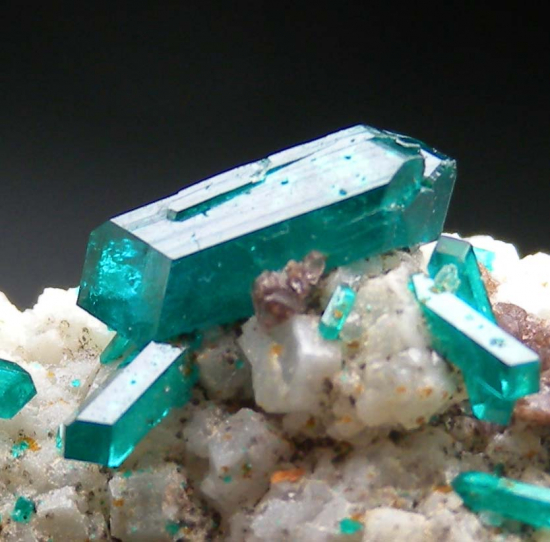 Willemite and Dioptase from Gotala, near Mindouli, Pool Dept., Rep. of Congo [db_pics/pics/fm508c.jpg]
