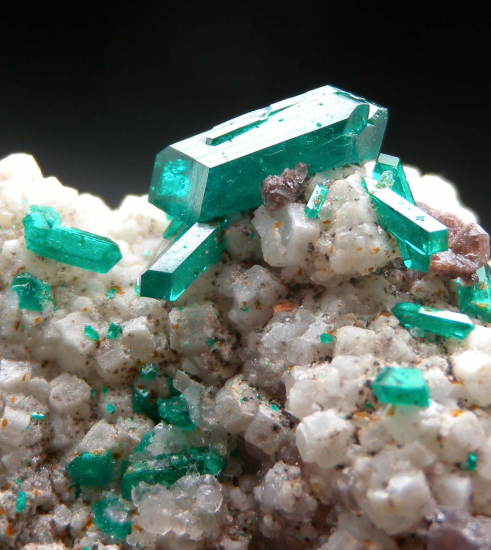 Willemite and Dioptase from Gotala, near Mindouli, Pool Dept., Rep. of Congo [db_pics/pics/fm508d.jpg]