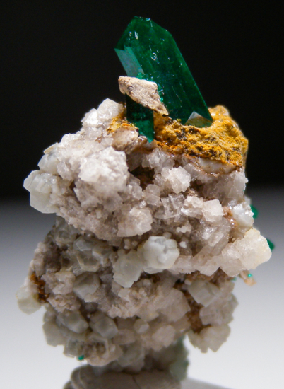 Willemite and Dioptase from Gotala, near Mindouli, Pool Dept., Rep. of Congo [db_pics/pics/fm515c.jpg]