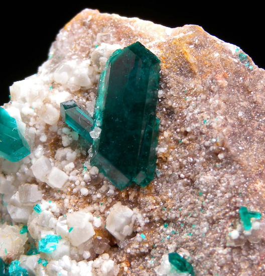 Willemite and Dioptase from Gotala, near Mindouli, Pool Dept., Rep. of Congo [db_pics/pics/fm524d.jpg]