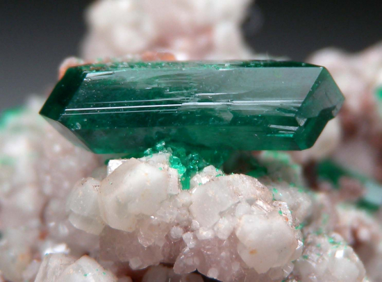 Willemite and Dioptase from Gotala, near Mindouli, Pool Dept., Rep. of Congo [db_pics/pics/fm526c.jpg]