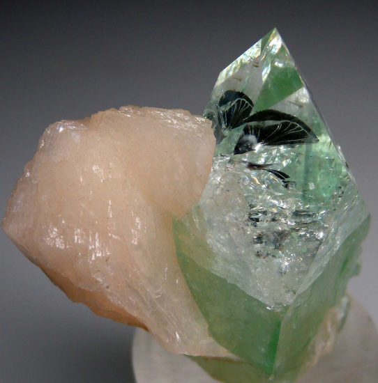 Stilbite on Apophyllite from Aurangabad, Maharshtra, India [db_pics/pics/fm559c.jpg]