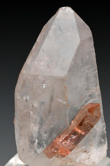 Topaz on Quartz from Ouro Preto, Minas Gerais, Brazil [db_pics/pics/fm561d.jpg]