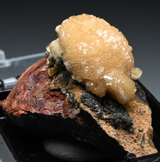 Witherite from Kremikovtzi Mine, NE of Sofia, Bulgaria [db_pics/pics/fm564a.jpg]