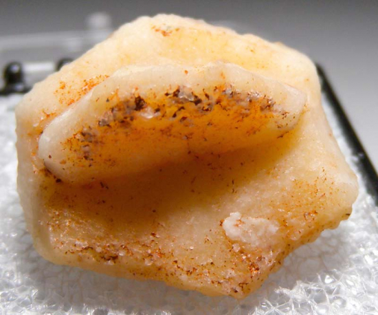 Calcite after Aragonite from Monlith Quarry, Albany Co., Wyoming, USA [db_pics/pics/fm597a.jpg]