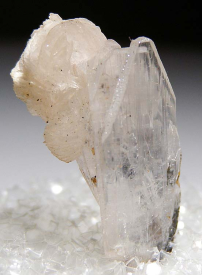 Calcite on Hemimorphite from Stevenson-Bennett Mine, Dona Ana Co., New Mexico, USA [db_pics/pics/fm599a.jpg]