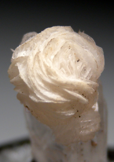 Calcite on Hemimorphite from Stevenson-Bennett Mine, Dona Ana Co., New Mexico, USA [db_pics/pics/fm599c.jpg]