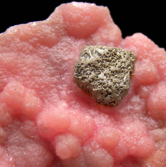 Pyrite on Rhodochrosite from Oppu Mine, Aomori, Japan [db_pics/pics/fm638b.jpg]