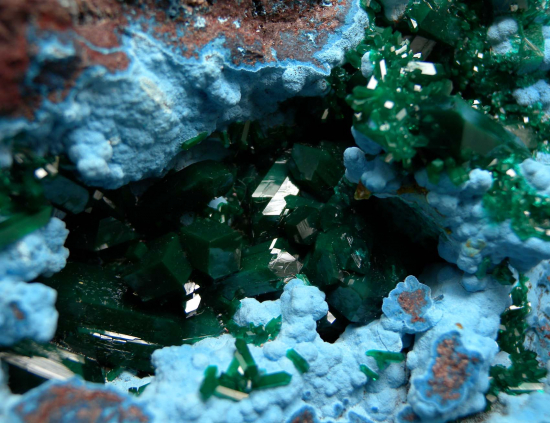 Dioptase on Plancheite from Omaue Mine, Kaokaveld, Kunene Region, Namibia [db_pics/pics/fm646d.jpg]