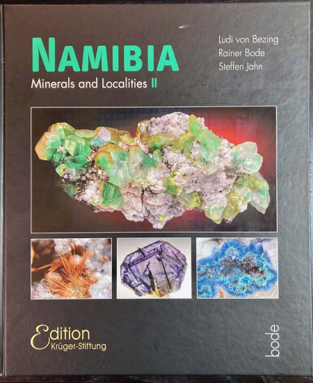 Dioptase on Plancheite from Omaue Mine, Kaokaveld, Kunene Region, Namibia [db_pics/pics/fm646f.jpg]