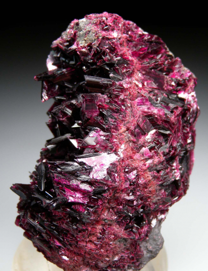 Erythrite from Bou Azzer, Draa-Tafilalet, Morocco [db_pics/pics/fm663b.jpg]