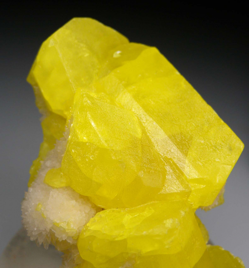 Sulfur from Caltanissetta Prov., Italy [db_pics/pics/fm672b.jpg]