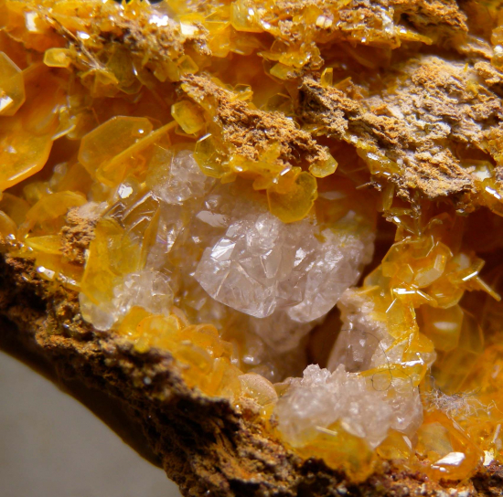 Wulfenite with Fluorite from Toughnut Mine, Tombstone, Cochise Co., Arizona, USA [db_pics/pics/fm791d.jpg]
