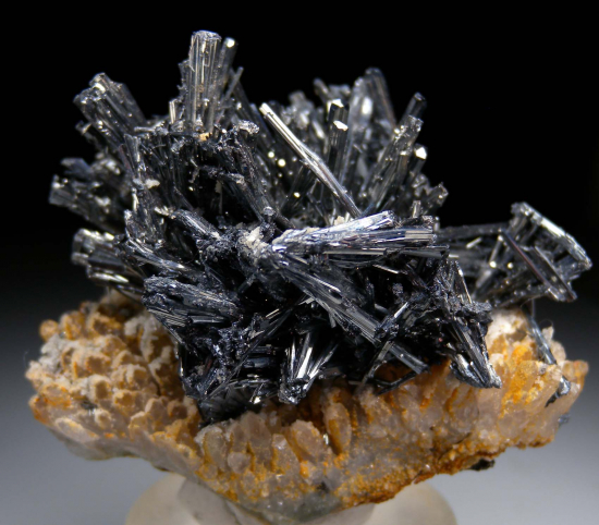 Stibnite on Quartz from Baia Sprie (Felsobanya), Maramures Co., Romania [db_pics/pics/fm792a.jpg]