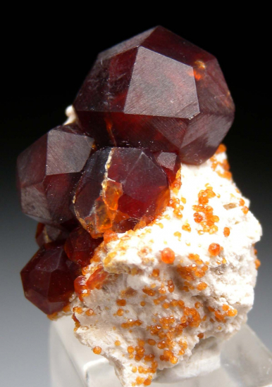 Spessartine on Feldspar from Tongbei, Fujian Prov., China [db_pics/pics/fm804a.jpg]