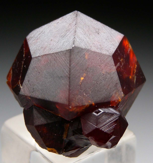 Spessartine on Feldspar from Tongbei, Fujian Prov., China [db_pics/pics/fm805a.jpg]