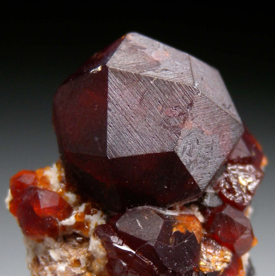 Spessartine on Feldspar from Tongbei, Fujian Prov., China [db_pics/pics/fm806c.jpg]