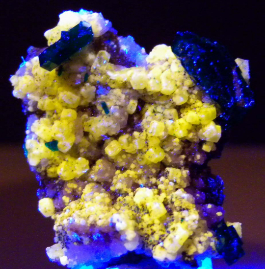 Willemite and Dioptase from Gotala, near Mindouli, Pool Dept., Rep. of Congo [db_pics/pics/fm932f.jpg]