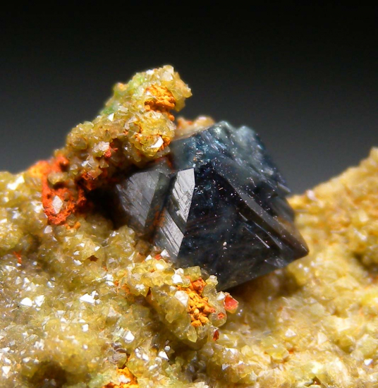 Scorodite from Mina Oujela, Mapimi, Durango, Mexico [db_pics/pics/fm997c.jpg]