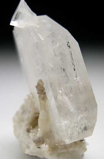Hambergite from Dassu, Skardu Dist., Pakistan [db_pics/pics/ham2.jpg]