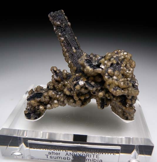 Smithsonite on Tennantite after Azurite from Tsumeb, Namibia [db_pics/pics/j276a.jpg]