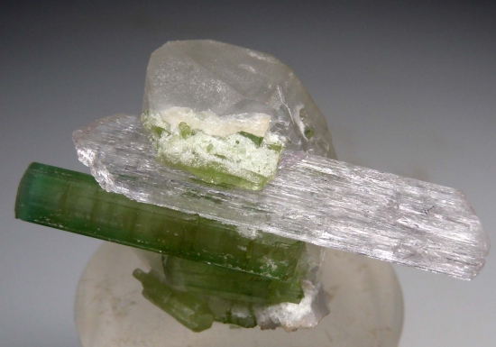 Tourmaline, Kunzite on Quartz from Nuristan, Afghanistan [db_pics/pics/lp113c.jpg]