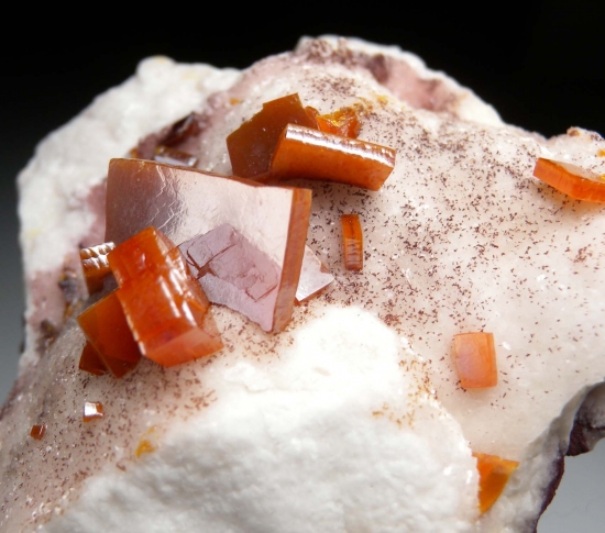 Wulfenite from Los Lamentos, Chihuahua, Mexico [db_pics/pics/lp114b.jpg]