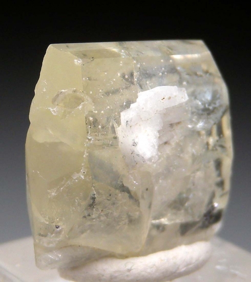Amblygonite from Linopolis, Divino das Laranjeiras, Minas Gerais, Brazil [db_pics/pics/lp119f.jpg]