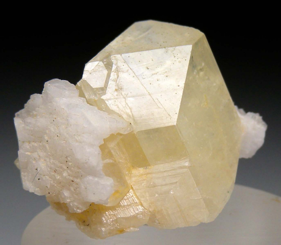 Amblygonite from Linopolis, Divino das Laranjeiras, Minas Gerais, Brazil [db_pics/pics/lp120a.jpg]