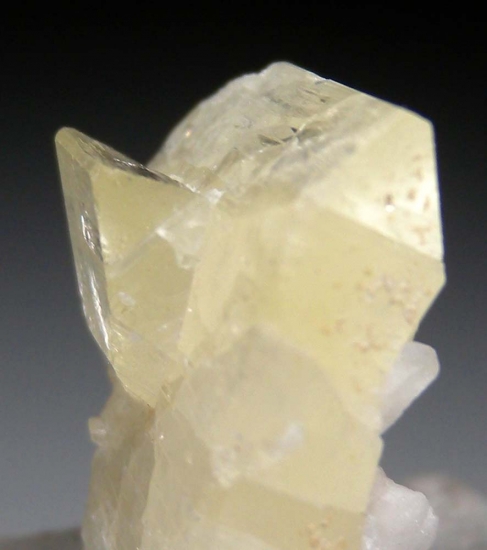 Amblygonite from Linopolis, Divino das Laranjeiras, Minas Gerais, Brazil [db_pics/pics/lp122d.jpg]