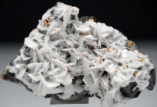 Orpiment, Barite on Sphalerite from Quiruvilca Mine, La Libertad, Peru [db_pics/pics/lp142a.jpg]