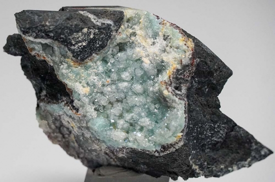 Fluellite over Variscite from Willard Mine, Lovelock, Pershing Co., Nevada, USA [db_pics/pics/lp145a.jpg]