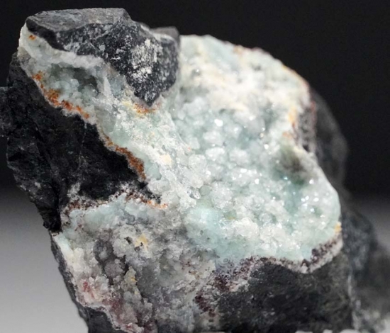 Fluellite over Variscite from Willard Mine, Lovelock, Pershing Co., Nevada, USA [db_pics/pics/lp145b.jpg]