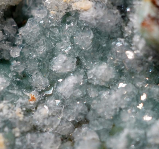 Fluellite over Variscite from Willard Mine, Lovelock, Pershing Co., Nevada, USA [db_pics/pics/lp145c.jpg]