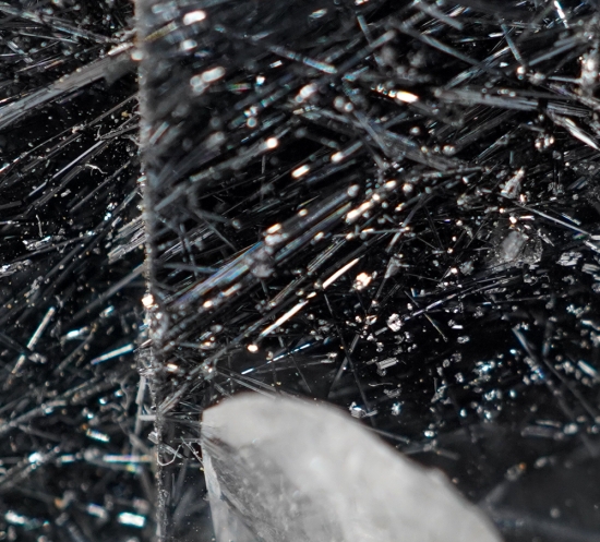 Jamesonite in Fluorite from Yaogangxian Mine, Hunan, China [db_pics/pics/lp189d.jpg]