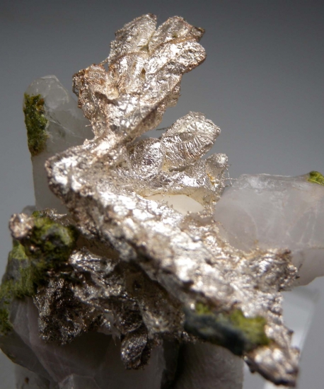 Silver on Quartz, Epidote from Mass Mine, Mass City, Ontonagon Co., Michigan, USA [db_pics/pics/lp245e.jpg]