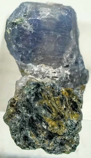 Lawsonite from Reed Station, Tiburon, Marin Co., California, USA [db_pics/pics/lp300a.jpg]