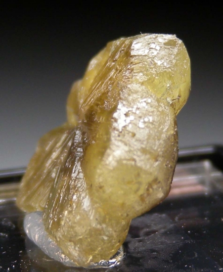 Chrysoberyl from Iaguacu, Espirito Santo, Brazil [db_pics/pics/lp515d.jpg]