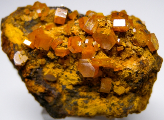 Mimetite from Pingtouling Mine, Liannan Co., Qingyuan Prefecture, Guangdong Province, China [db_pics/pics/lp547e.jpg]