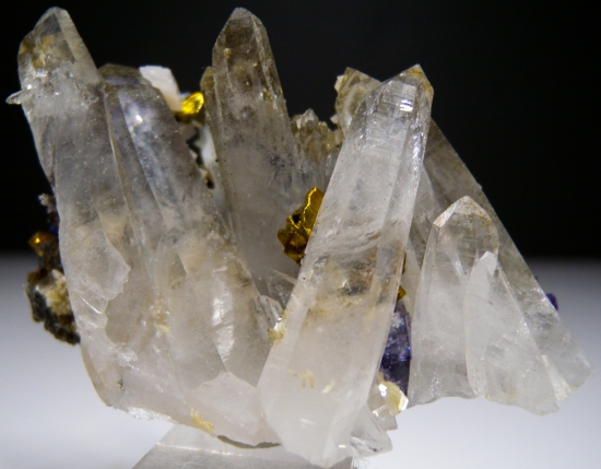 Fluorite, Chalcopyrite on Quartz from Yaogangxian Mine, Hunan, China [db_pics/pics/lp570e.jpg]