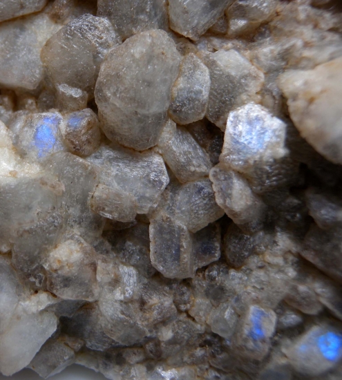 Feldspar var. Moonstone from Namalulu, Tanzania [db_pics/pics/lp595b.jpg]