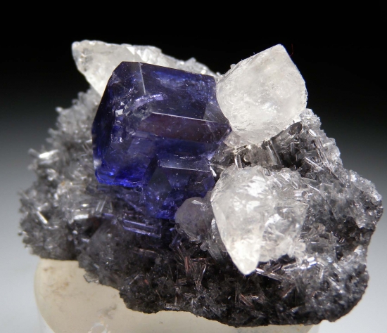 Fluorite with Calcite from Xia Yang Mine, Yongchun Co., Quanzhou, Fujian, China [db_pics/pics/lp598d.jpg]