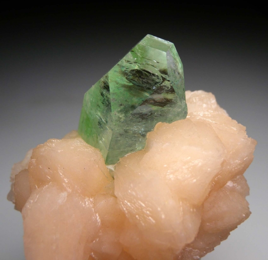 Apophyllite on Stilbite from Jalgaon, Maharashtra State, India [db_pics/pics/lp784c.jpg]