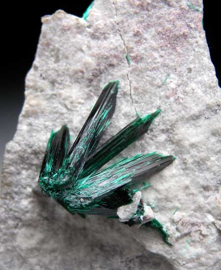 Brochantite from Milpillas Mine, Cuitaca, Sonora, Mexico [db_pics/pics/m111b.jpg]