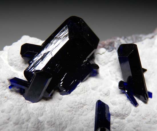 Azurite on Dickite from Milpillas Mine, Cuitaca, Sonora, Mexico [db_pics/pics/m131e.jpg]