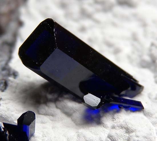 Azurite on Dickite from Milpillas Mine, Cuitaca, Sonora, Mexico [db_pics/pics/m131f.jpg]